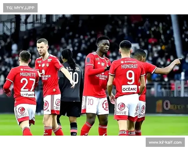 拉卡泽特双响绝杀,里昂2比1逆转布雷斯特 拉卡泽特双响绝杀,里昂2比1逆转布雷斯特